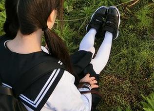 西尔酱黑死库水写真图片合集，展现迷人魅力与个性的一瞬瞬间！.txt