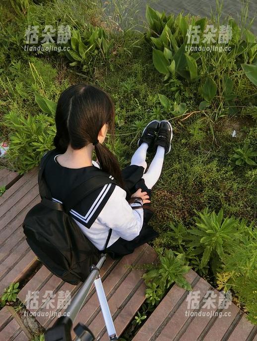 西尔酱黑死库水写真图片合集，展现迷人魅力与个性的一瞬瞬间！.txt