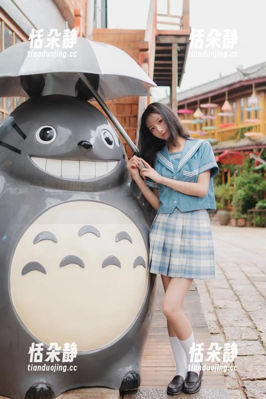 追寻梦境的色彩：西瓜少女的精致女仆写真图集.txt