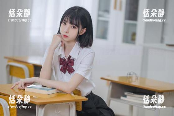 从原图中观看许岚LAN的油亮作品，感受她对生活的独特诠释与热爱。.txt