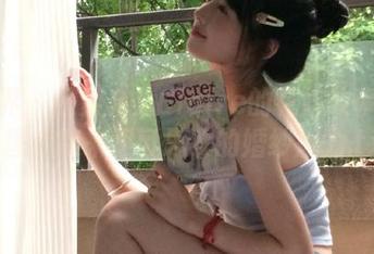 语画界 – 探索允儿Claire的花嫁故事：最新图库带来不可思议的婚纱魅力.txt