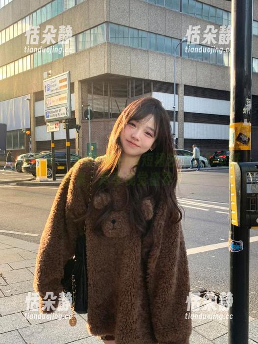 语画界 - 小海臀Rena短裙艺术摄影壁纸合集，尽享视觉盛宴.txt