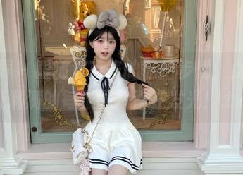 语画界 – 跟随波巧酱的私拍步伐，女神范儿满满的每张图片都在发光！.txt