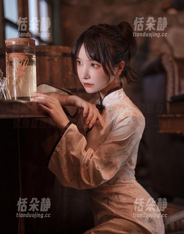 让超级小禾儿带你领略泳装美图的魅力，优雅套图唤醒你对海滩的浪漫梦想！.txt