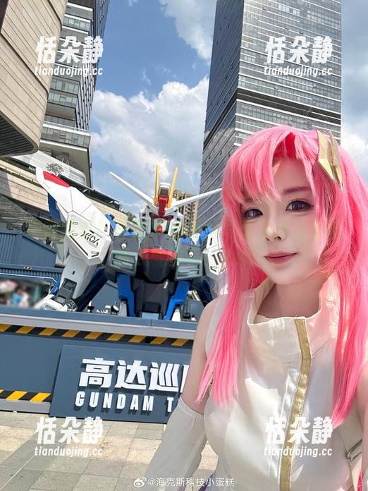 不容错过！轩萧学姐旗袍写真免费资源超高人气推荐！.txt