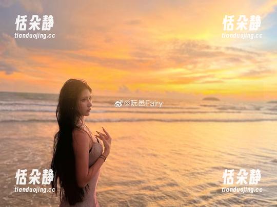 阮邑Fairy呈现黑枪呆主题COS之美，通过美图展示个性与风采.txt