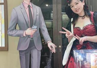 阿半今天很开心迷人纯白图集更新，探索摄影与艺术的完美融合！.txt