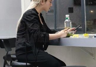 感受阿寨寨的妹妹写真合集：每一张照片都是情感的表达.txt