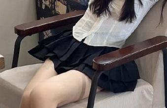 雅拉伊 – 私拍合集呈现钰慧校园中的精彩瞬间，记录无尽的青春回忆.txt