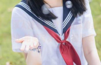 青豆客 – 深入探索莫雅淇的泳池美图，免费下载她的绝美写真带来视觉享受.txt