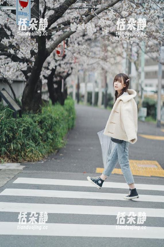 青豆客 - 从谭晓彤女仆写真作品中汲取灵感：图集中的每个细节值得品味.txt