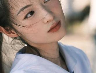 青豆客 – 揭开谭晓彤的白丝神秘面纱，原图图册带你领略她的风采！.txt