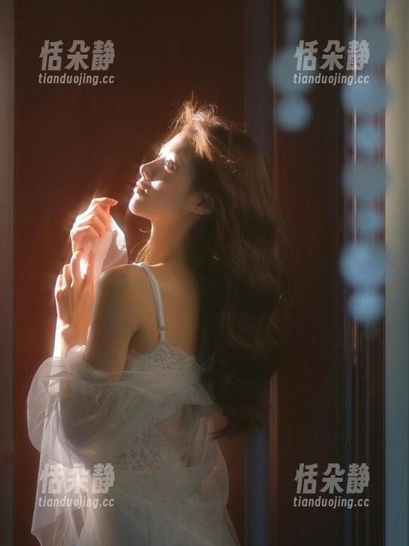 魅妍社 - 数字化风格转变：九儿吊带写真全集尽显个性与美感.txt