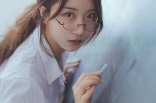 透过黑川的镜头，KDA阿狸的原图仿佛赋予了角色新的生命，让每一个细节都熠熠生辉！.txt